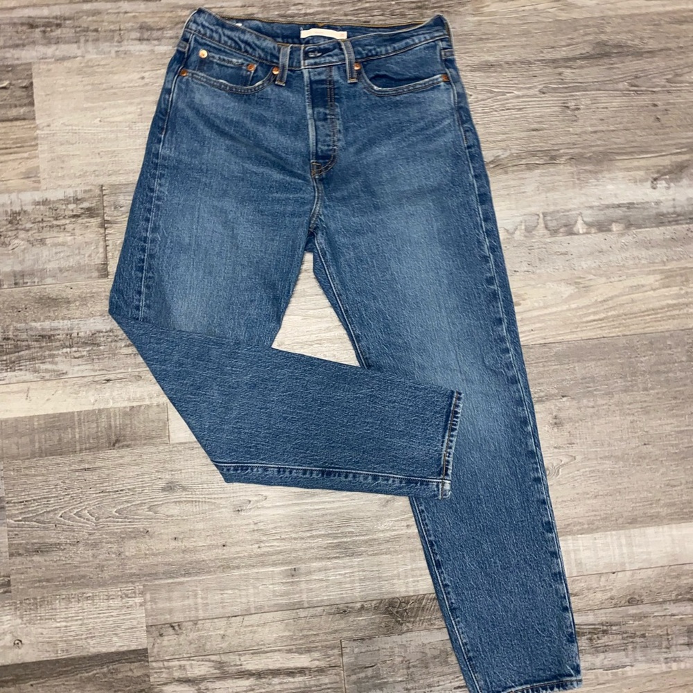 Levi’s 501 wedgie high rise medium wash jeans